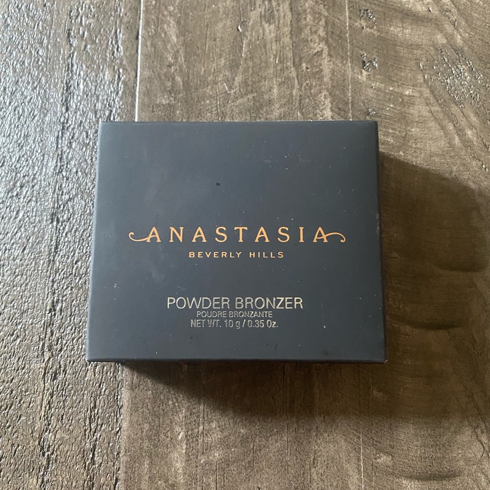 Anastasia of Beverly Hills Powder Bronzer in Tawny